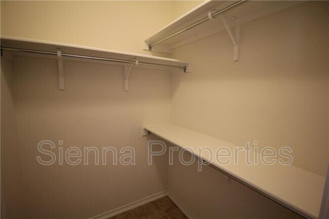 Building Photo - 7200 Altidore Dr