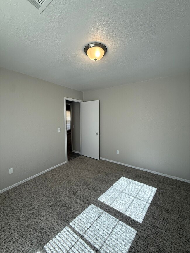 Building Photo - 1712 Haven Dr