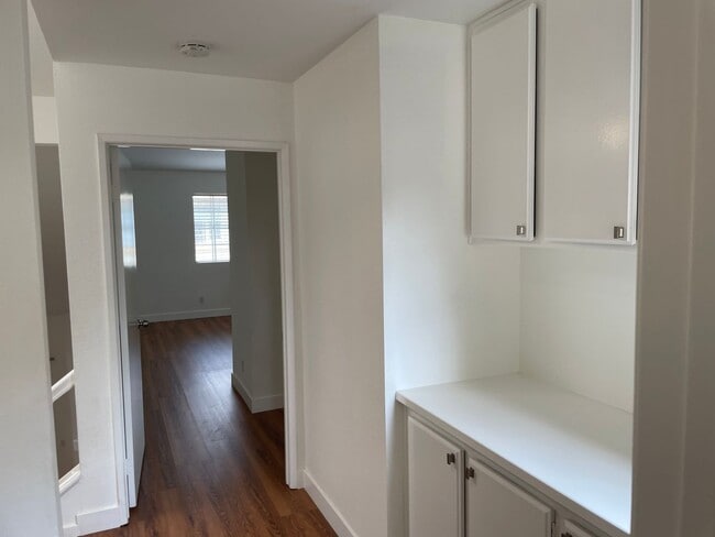 Building Photo - Dual Master Two Bedroom Townhome in Westpa...
