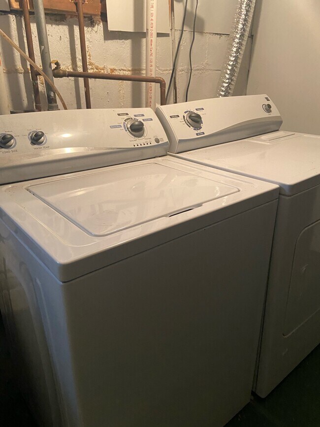 Washer dryer - 679 Colvin Blvd