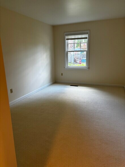 2nd bedroom - 27R West St