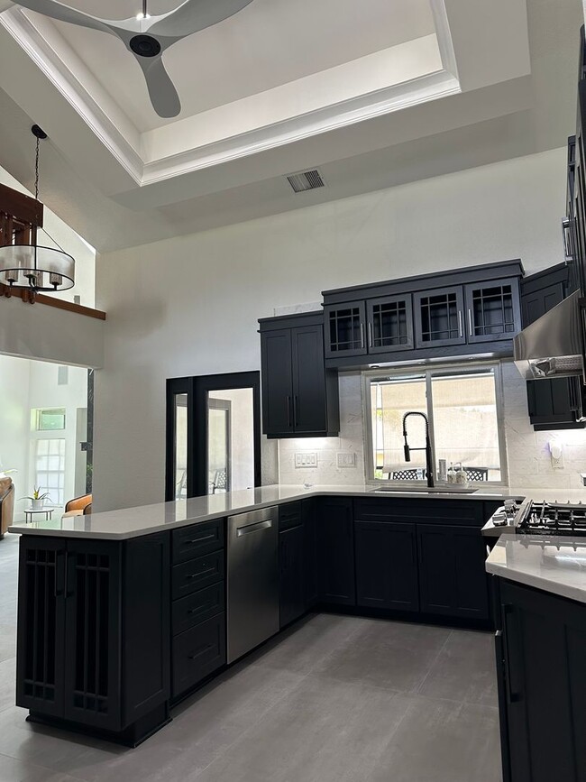 Building Photo - 4 Bedroom 3 Bathroom in Winter Haven
