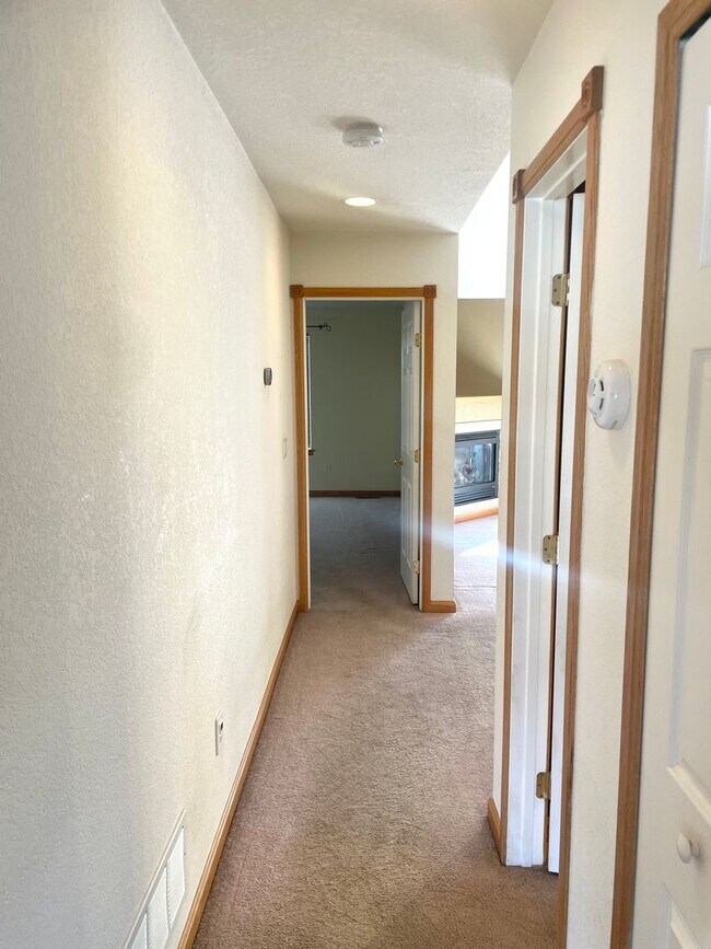 Building Photo - Ranch Home in Great Location