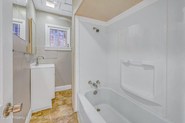 Building Photo - 1011 Washburn St