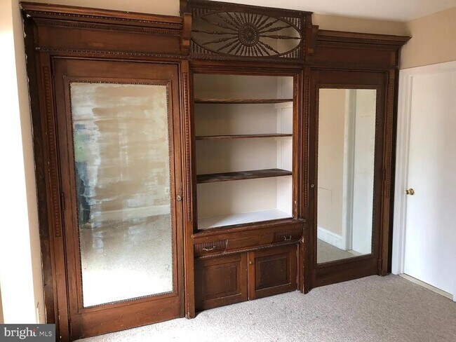 Building Photo - 1906 Fairmount Ave