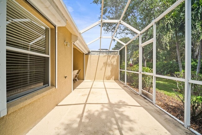 Building Photo - Beautiful Villas 3 beds 2 baths in a Gated...