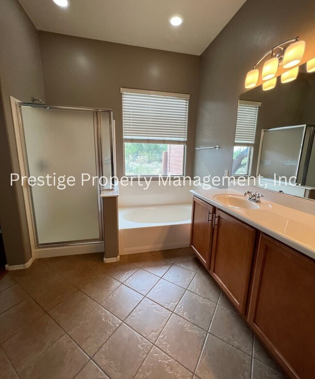 Building Photo - Gorgeous 4/2 Dove Mountain Home!