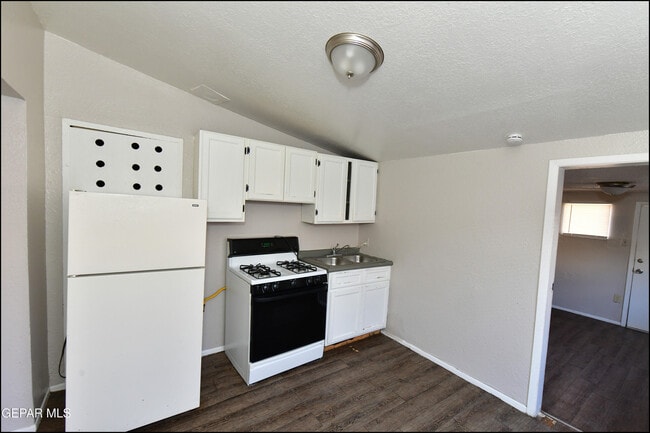 Building Photo - 3519 Douglas Ave