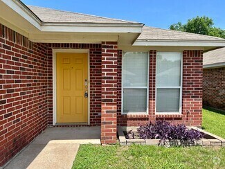 Building Photo - Beautiful Duplex