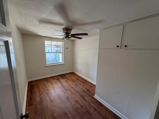 Building Photo - 14 Dellwood Dr