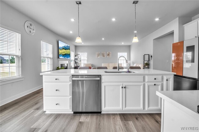 Building Photo - 4966 Brauer Dr