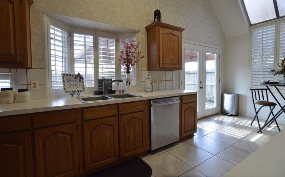 Building Photo - 2922 Double Lake Dr