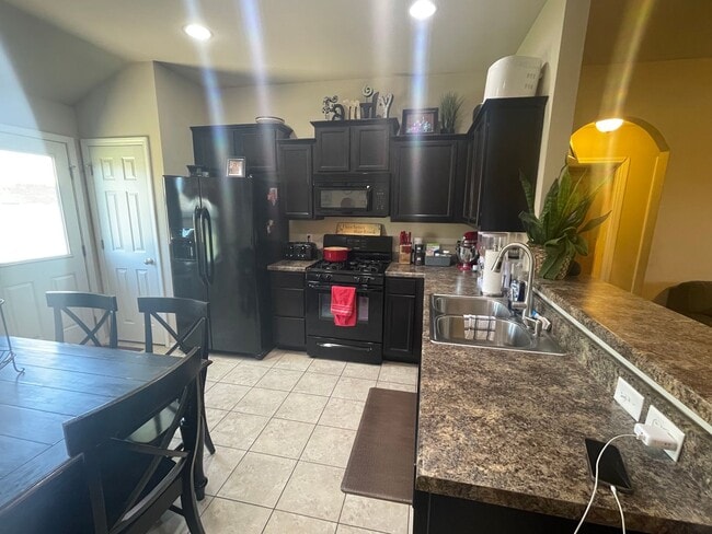 Building Photo - Bixby 3 bed 2 bath in quiet cul-da-sac!