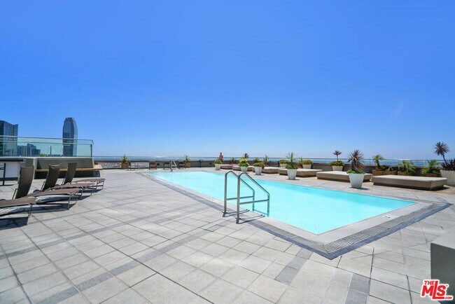 Building Photo - 1100 Wilshire Blvd