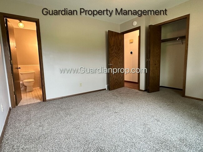Building Photo - Crystal Single Family Home, Large Fenced Back Yard, 2 Car Garage, Dishwasher, Available Sept 1st