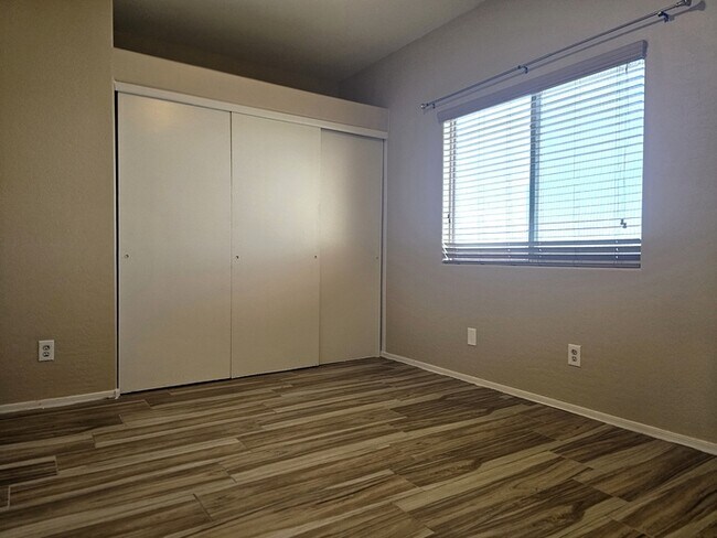 Building Photo - 2300 E Magma Rd