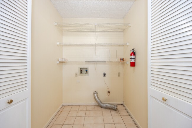 Building Photo - 13442 S Fairview Ave