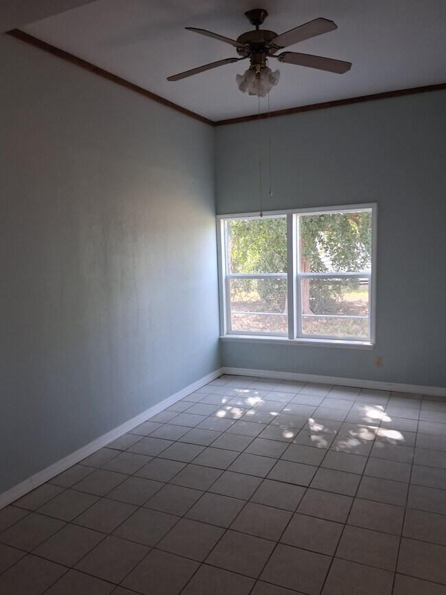 Building Photo - 220 W Kenedy Ave