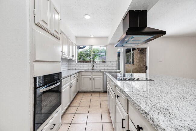 Building Photo - 10230 Trade Winds Dr