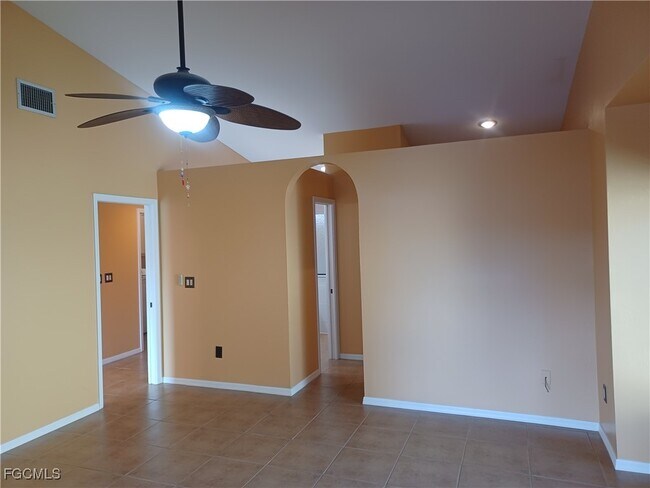 Building Photo - 5515 SW 12th Ave