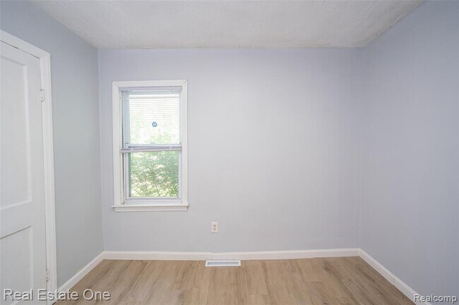 Building Photo - 22675 Santa Maria St