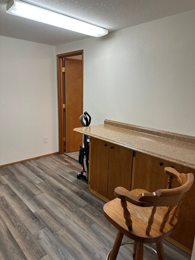 Building Photo - Quiet property in the county!