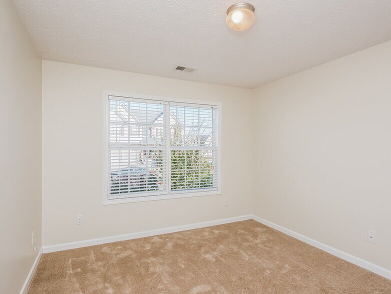 Building Photo - 216 Overlook Dr