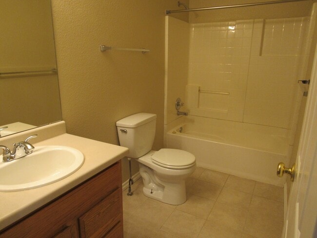 Building Photo - Spacious 4 bedroom plus loft in Brighton