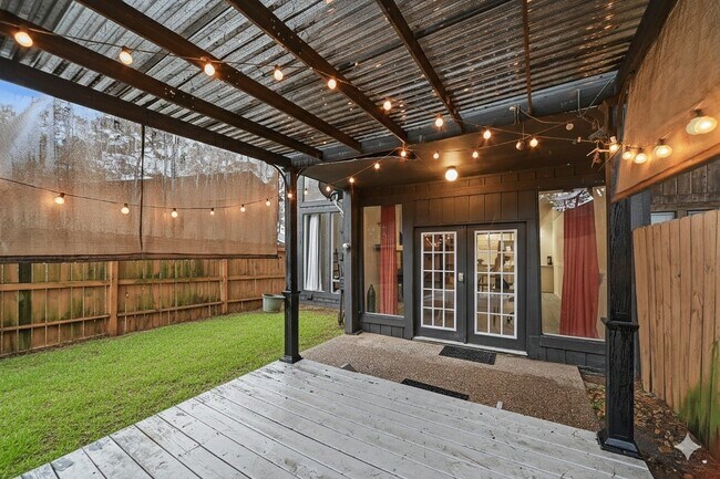 Building Photo - 3226 Poe Dr