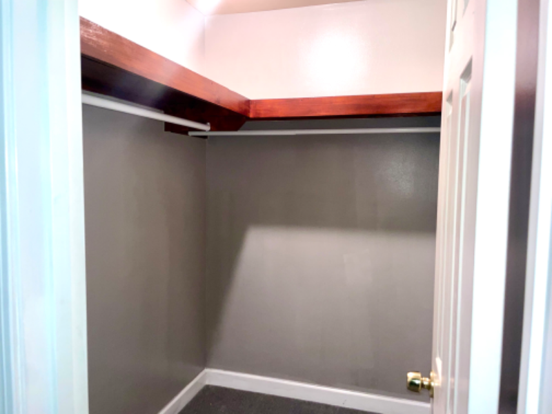 Building Photo - 3561 Kings Dr