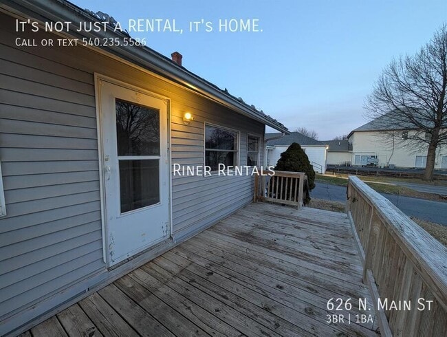 Building Photo - 626 N Main St