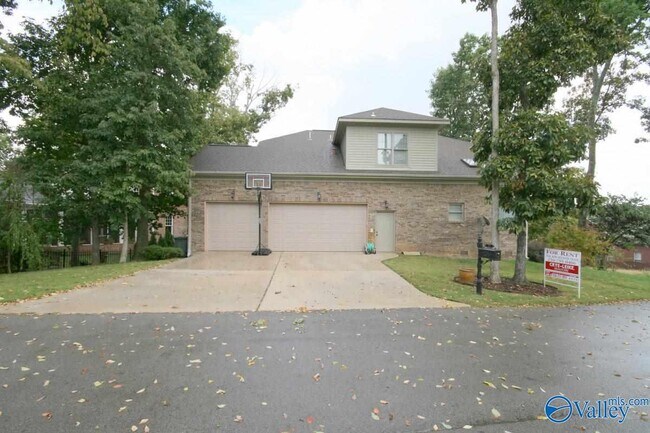 Building Photo - 27 Carriage Hill