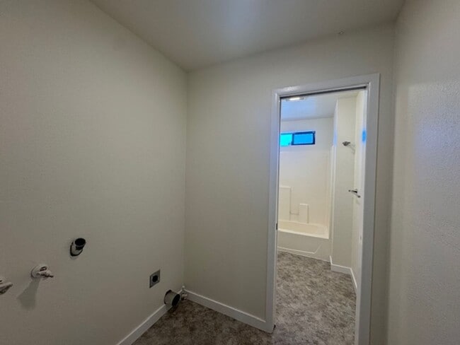 Building Photo - Beautiful 4 bedroom CUTTEN home