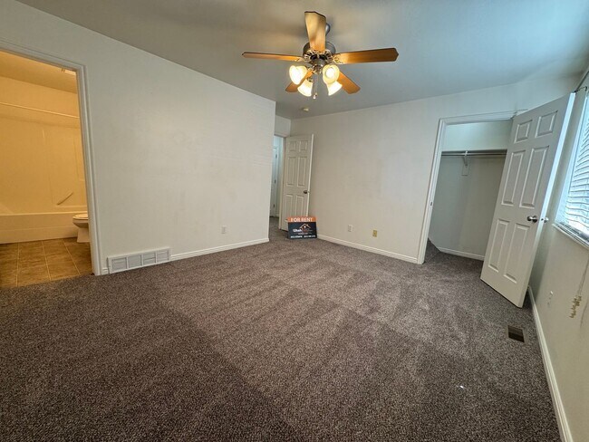 Building Photo - 298 E 2350 N