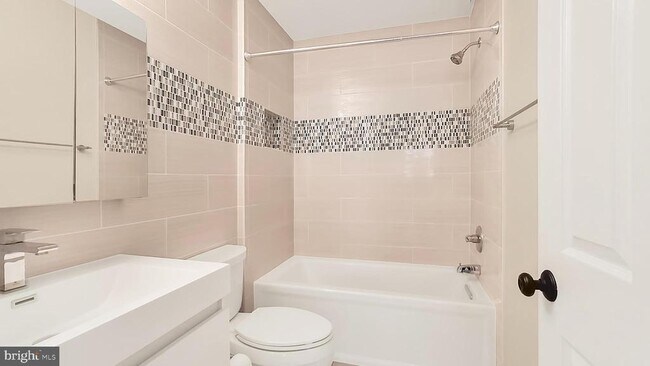 Building Photo - 5715 Chapman Mill Dr