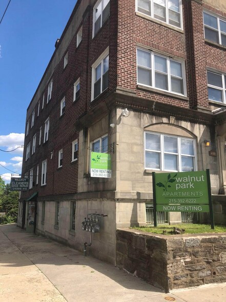 Building Photo - 406 W Walnut Ln