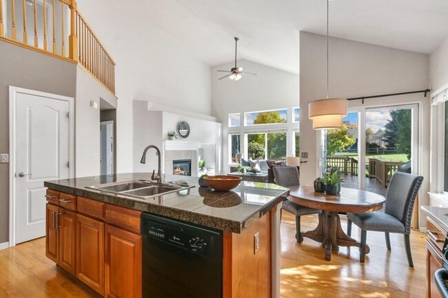 Building Photo - 8100 Lighthouse Ln