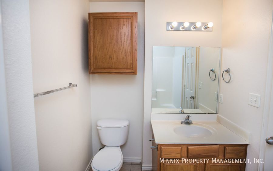 Building Photo - 908 N Belmont Ave