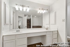 Building Photo - 11053 Cedar Park