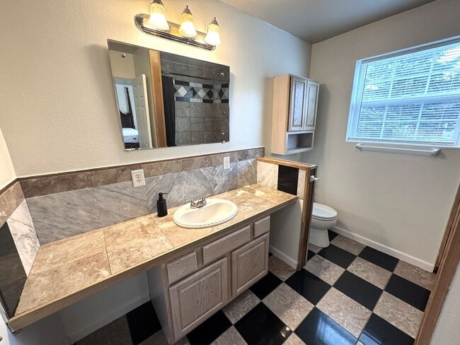 Building Photo - 2005 8th Ave N