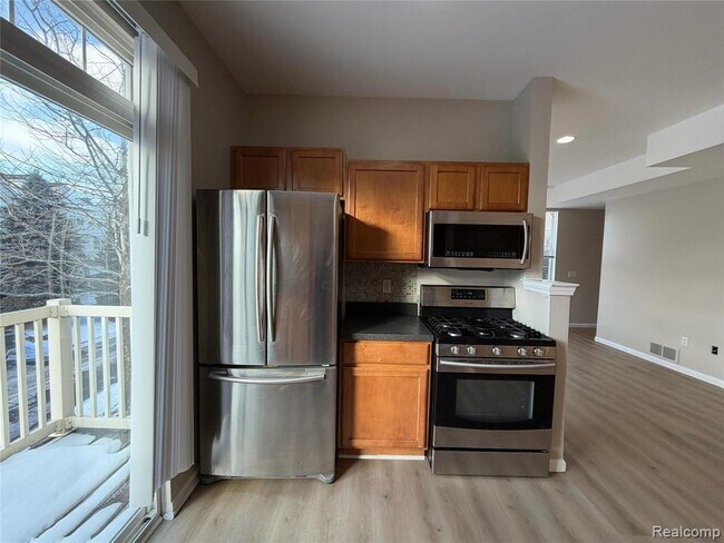 Building Photo - 575 Summerfield Dr