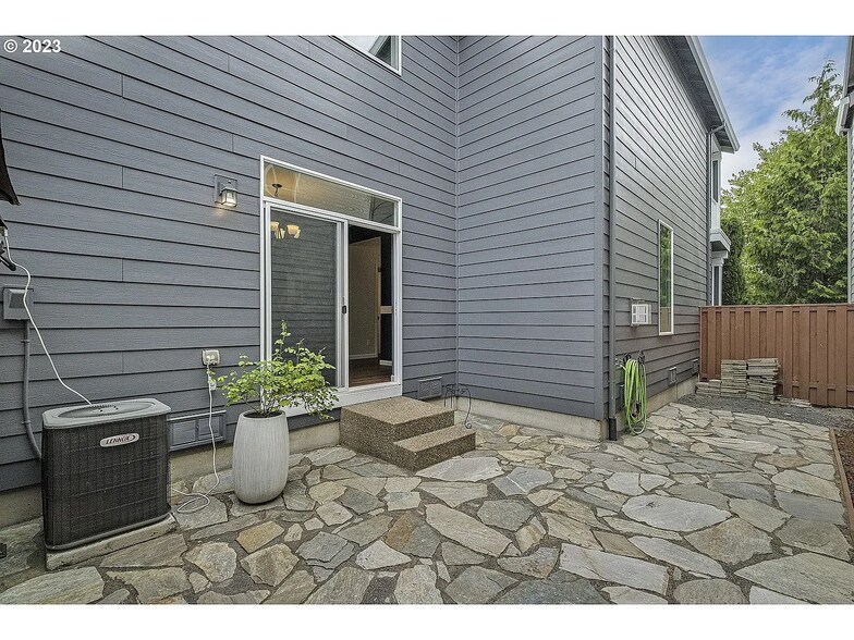 Building Photo - 5310 SE Redberry Pl