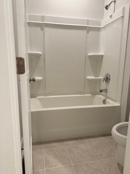 Building Photo - 9637 Munsing Dr