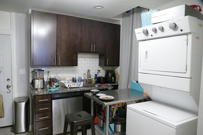Building Photo - 834 N Mozart St