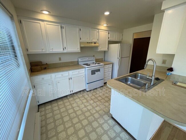 Building Photo - 17319 Stone Ct N