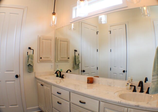 Building Photo - Charming 3-Bedroom, 2-Bath Home in Starkvi...