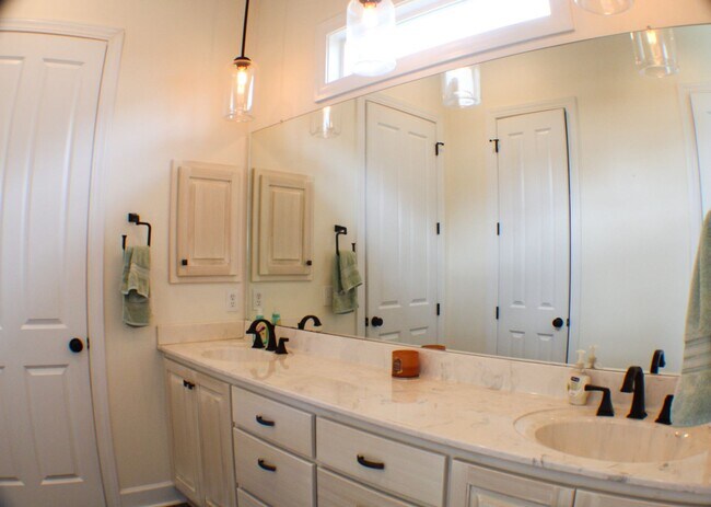 Building Photo - Charming 3-Bedroom, 2-Bath Home in Starkville!