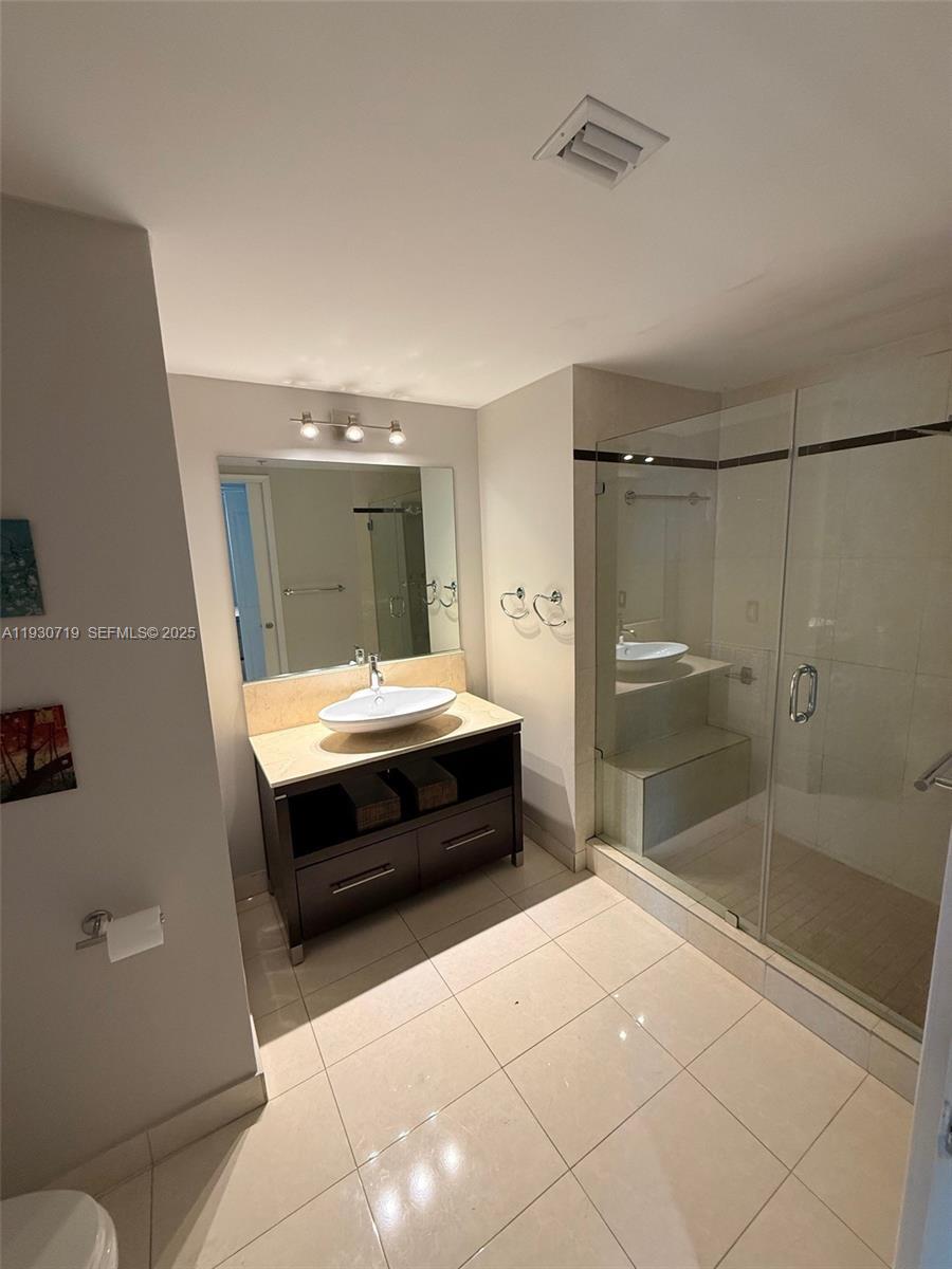 Building Photo - 480 NE 30th St