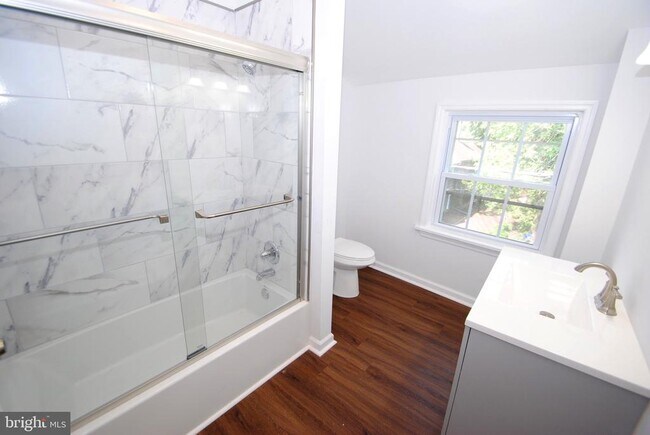 Building Photo - 217 Wood St