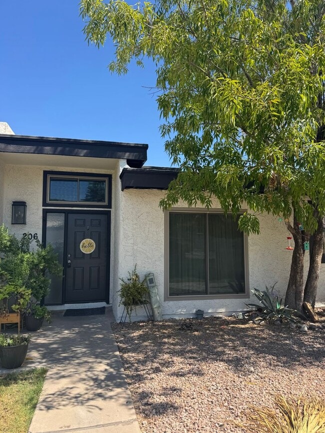 Primary Photo - 2-Bedroom Condo in Prime Mesa Location!